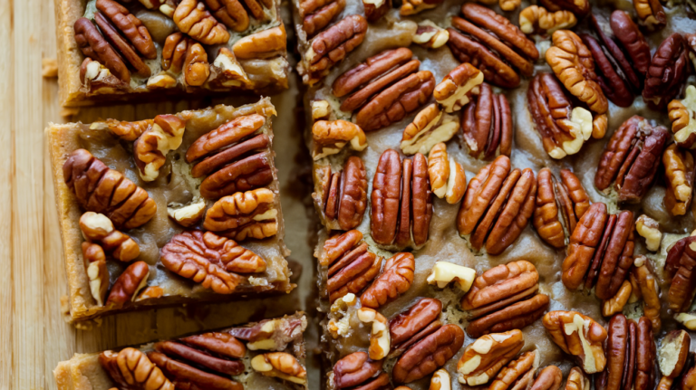 Irresistible Thanksgiving Pecan Pie Bars Recipe